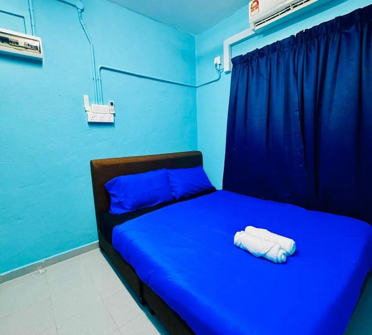 3Br 8 Pax Budget Family Stay In Penang Gelugor Apartment