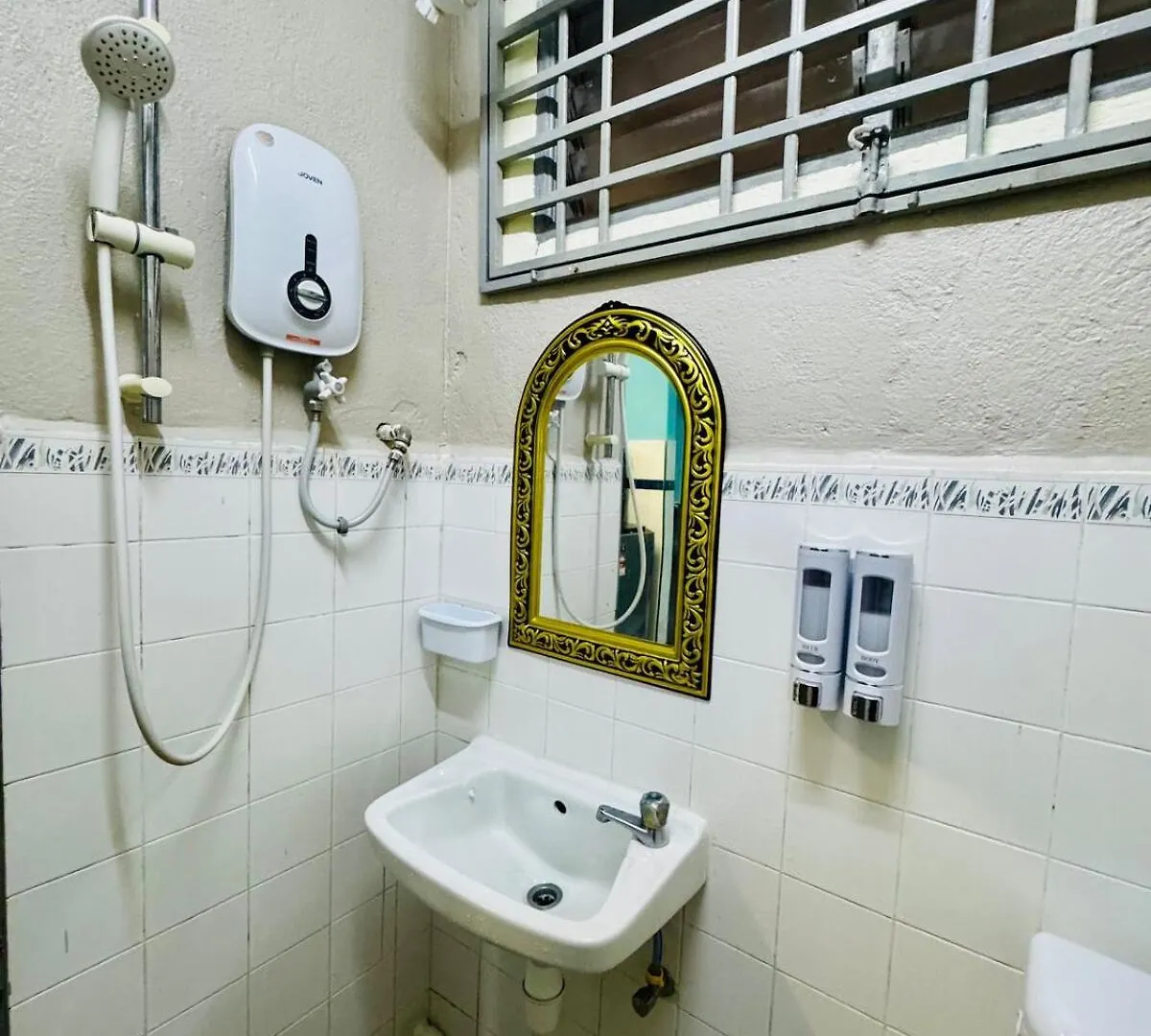3Br 8 Pax Budget Malaysian Guest Only Family Stay In Penang غيلوغور شقة
